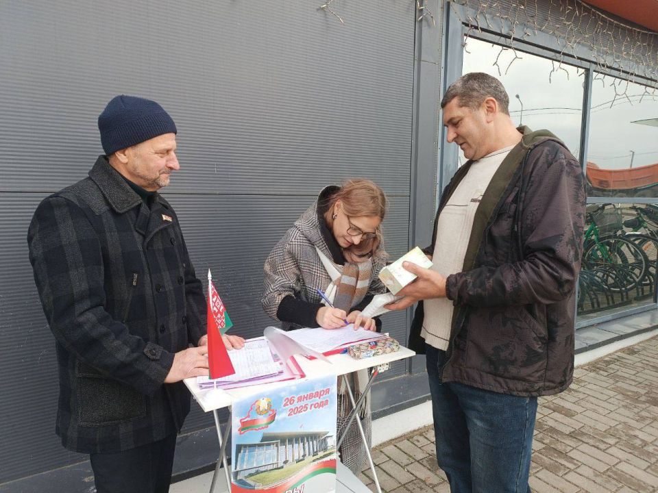 Быховчане, ставя свои подписи, показывают пример активной гражданской позиции. ФОТОФАКТ