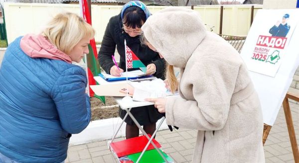 ФОТОФАКТ. Сбор подписей в поддержку потенциальных кандидатов на пост Президента продолжается на Быховщине