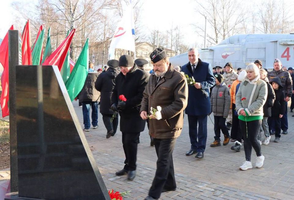 Сегодня в Быхове состоялось торжественное открытие памятного знака в честь авиаторов